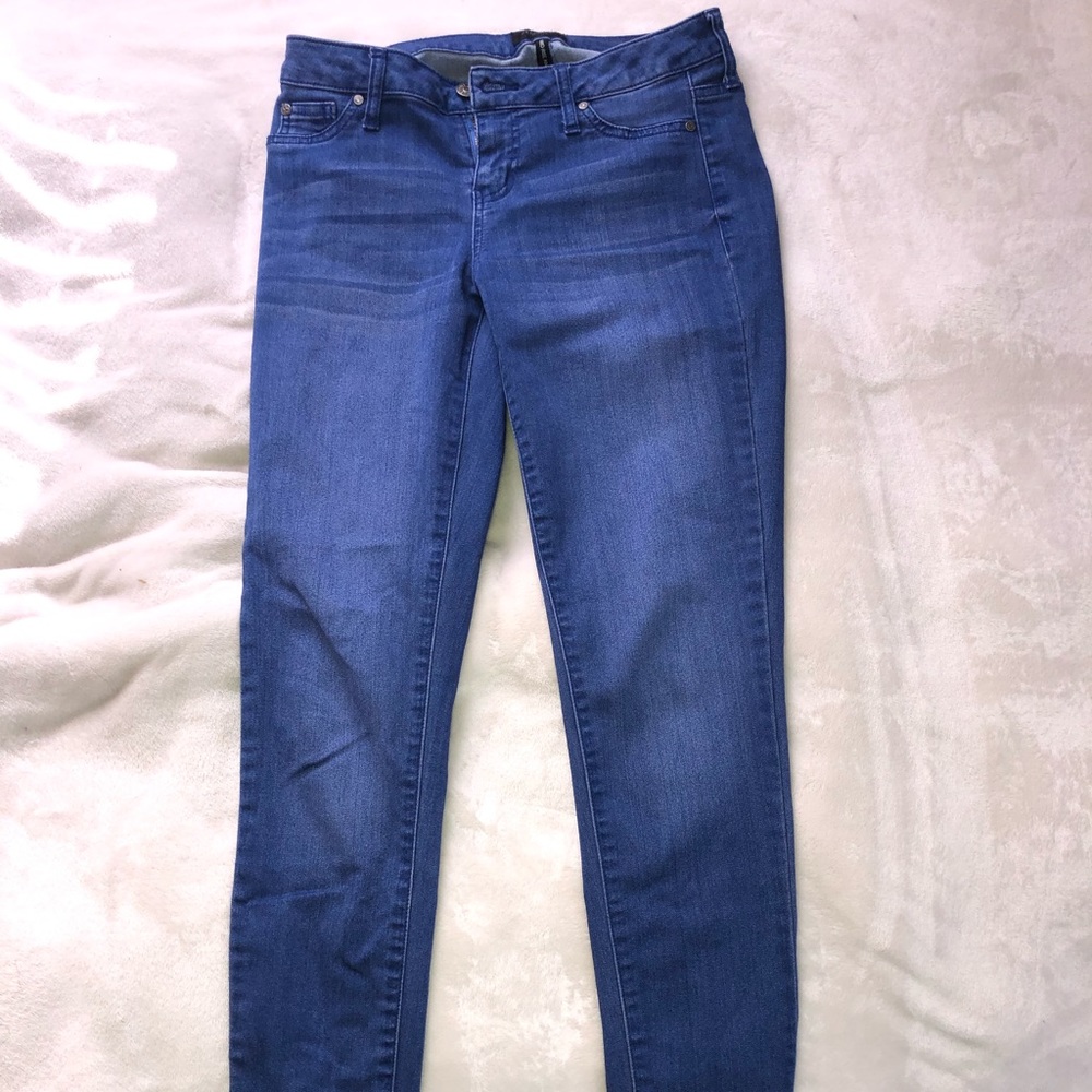 Celebrity Pink Mid rise ankle skinny size 3